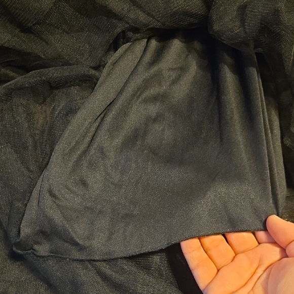 Elegant Black Lace Dress - Picture 4 of 6